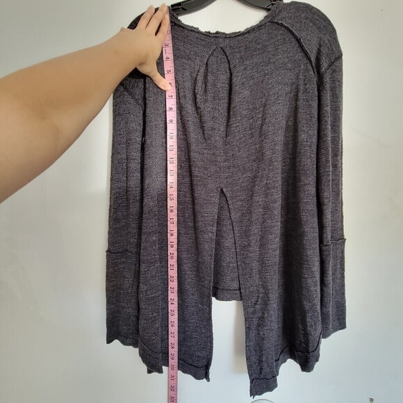 Free People Gray Distressed Waffle Knit Split Back Long Sleeve Thermo Top Sz XS - Picture 8 of 12